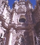 dit is de buitenkant van een mooie kerk in valencia